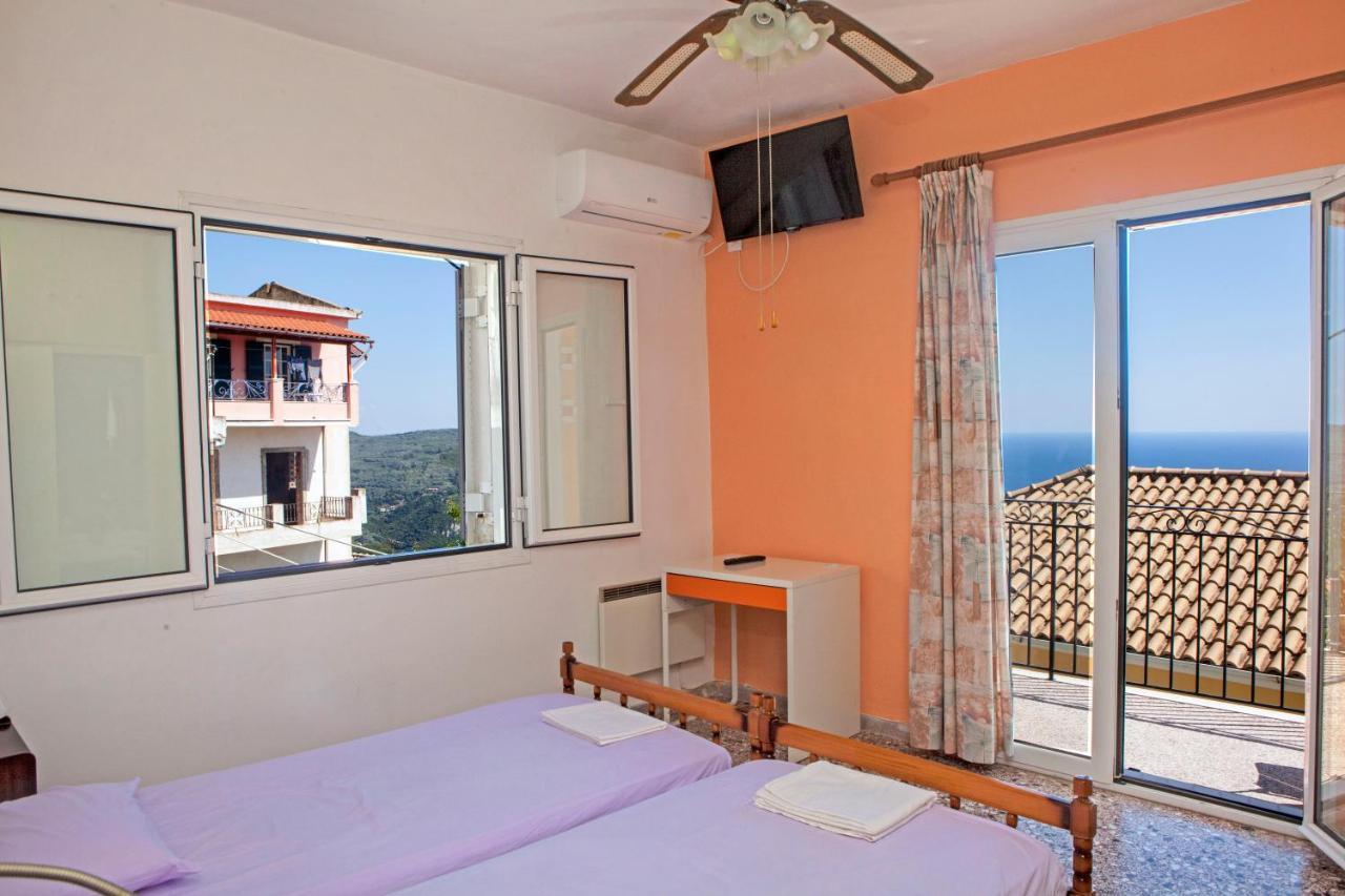 Family House In Lakones Villa ปาเลโอกัสไตรซา ภายนอก รูปภาพ